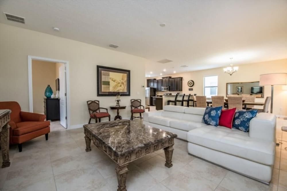 9151 WD - 5BR Villa Paradise: Private Pool