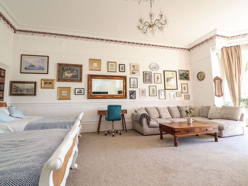 Ismay Dining Room Suite - Titanic Interest