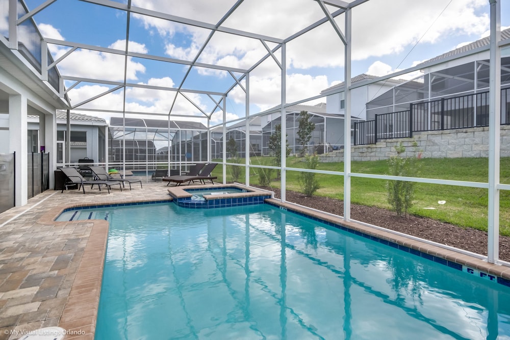 6 Bedroom, 6 Bath Pool Home - Image 2