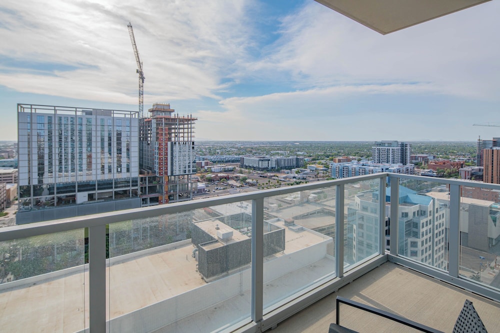 ROVE LIVING/KL - 44 Monroe
