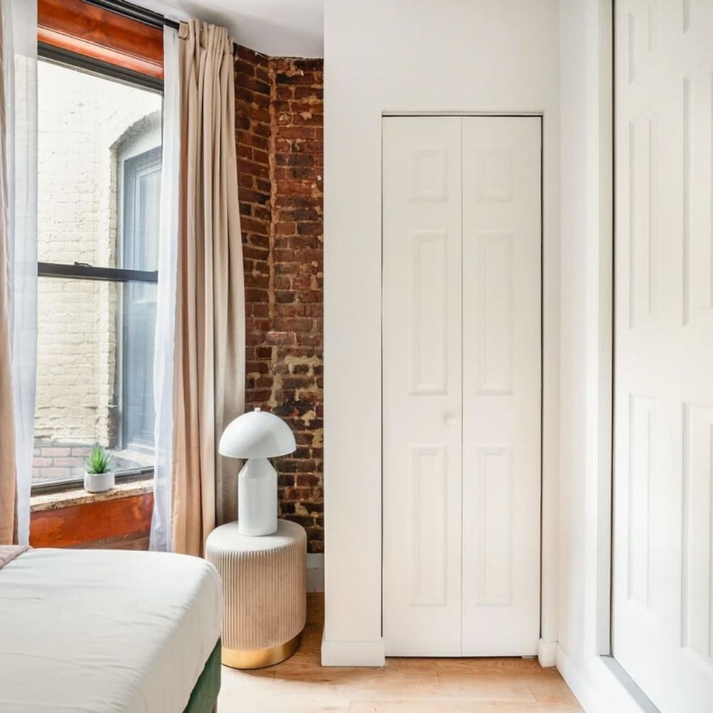 153-5a Charming 2BR LES W D