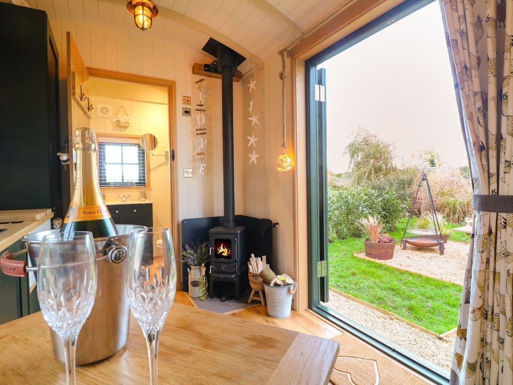 Poppie's Shepherds Hut at Shepherds Lodge
