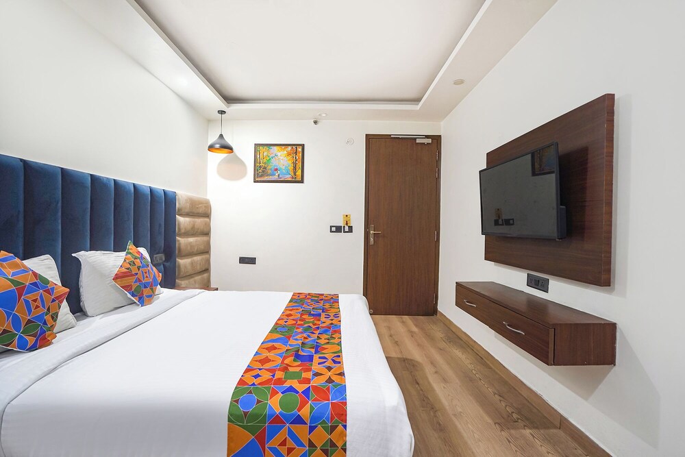 Fabhotel Golden Eye Inn