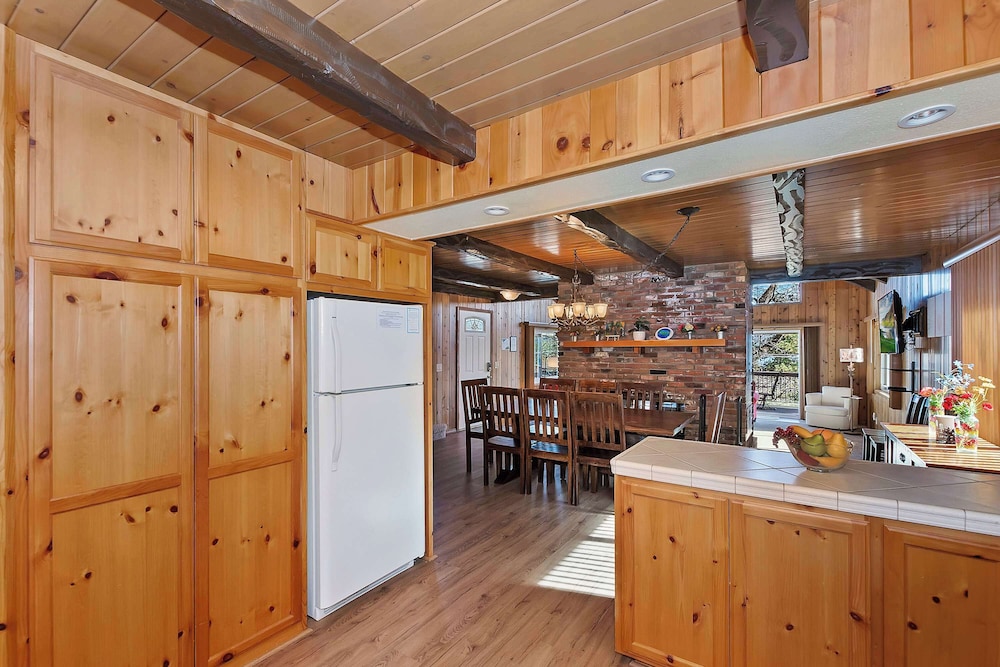 Acorn Acres Lake Views for 8