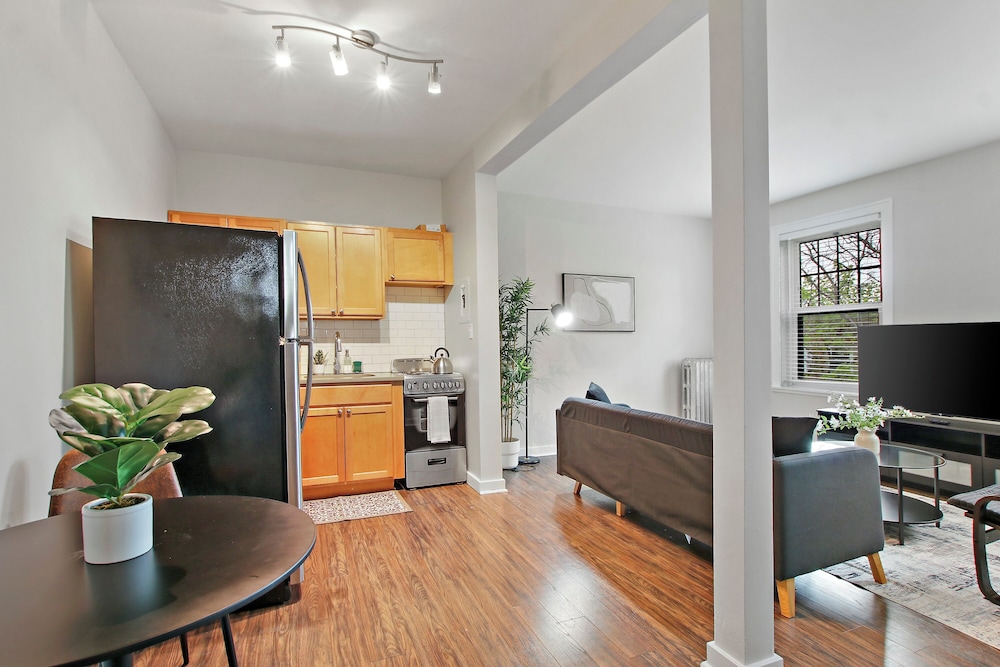 Chic 1BR - Harper rep