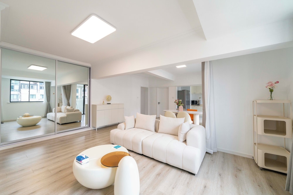 Tyms 2BR APT Hongqiao Paris Classic