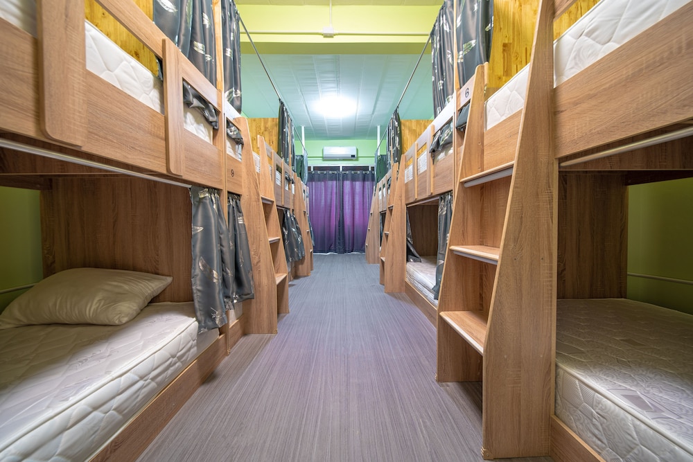 UrbanNest Hostel