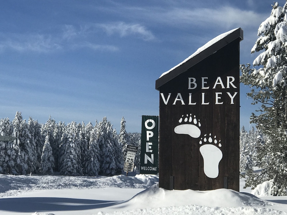 The Perfect Getaway For A Small Family, Summer Or Winter. Take A Break And Enjoy Time Together - Baby Equipment Available Upon Request 2 Bedroom Home by Re view 3