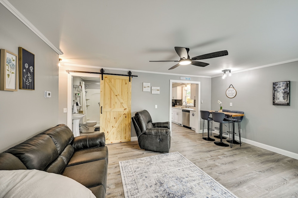 Lakefront Getaway w/ Private Dock in Colon!