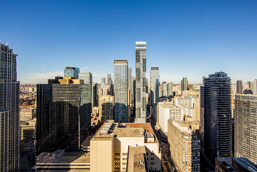 Downtown Toronto 2 Bedroom 2 Bath Suite Near Business District, U of T, Hospital - Image 1