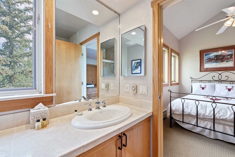 Ski-in, Ski-out 3 Bedroom Condo in the Heart of Beaver Creek Village