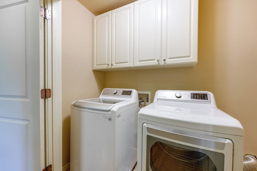 Pets Welcome! Spacious ATL Area Retreat w/ Deck