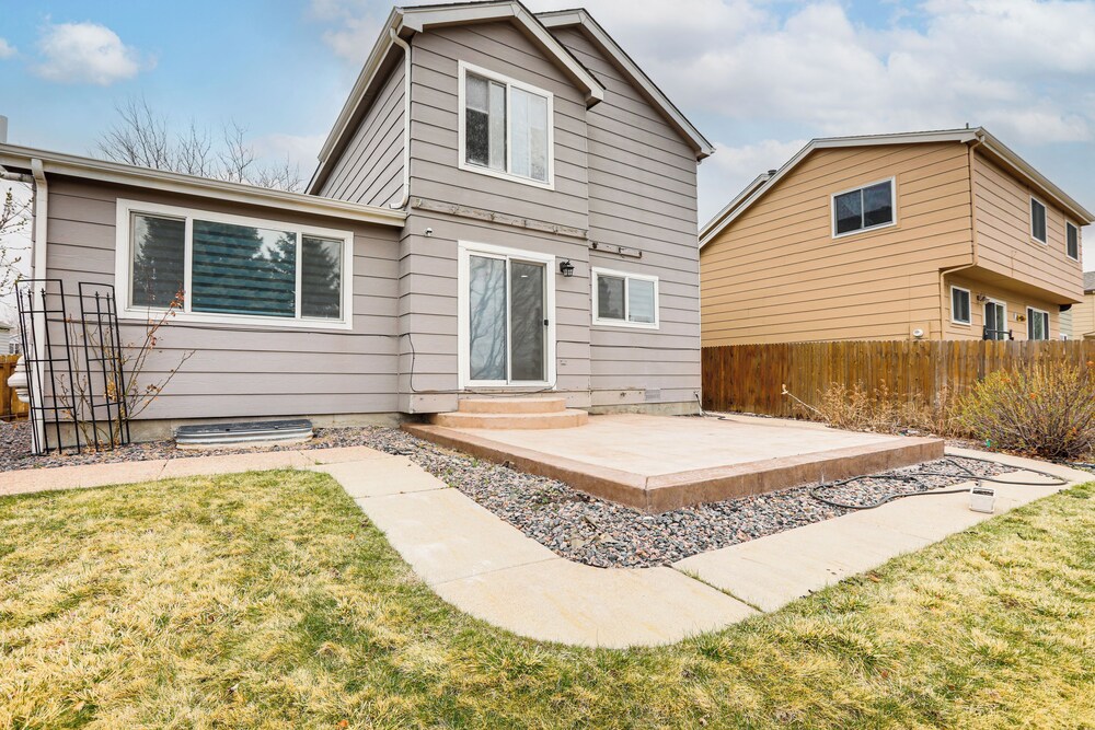 5 Mi to Cherry Creek State Park: Home w/ Yard!