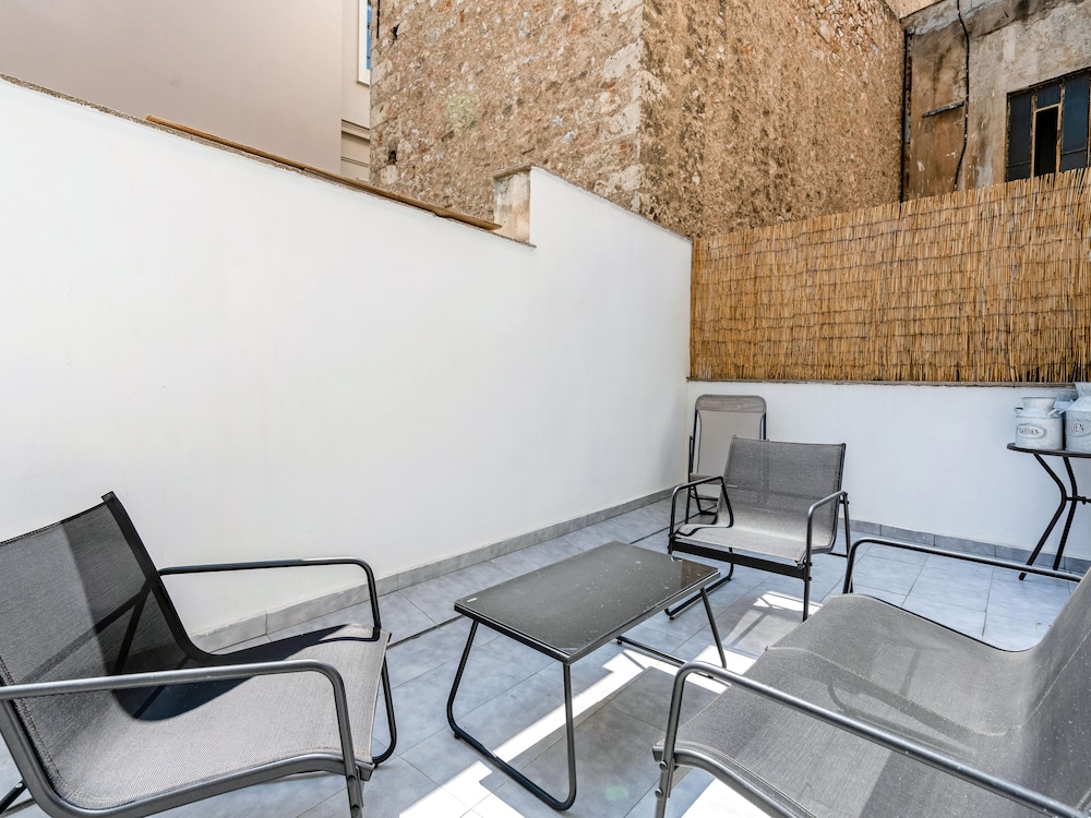 Sanders Center - Cozy Studio Apt With Balcony en Athens