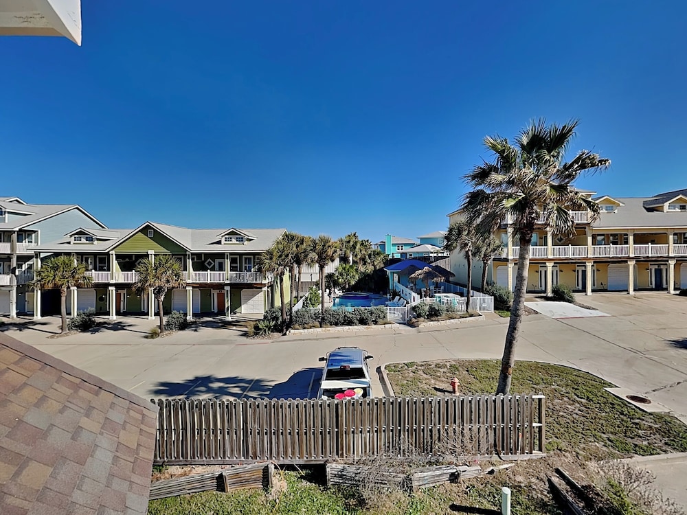 Sunday Villas Sunday Funday by Silver Sands Vacation Rentals