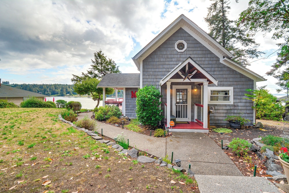 Bayfront Home w/ Private Beach in Vaughn! view 5