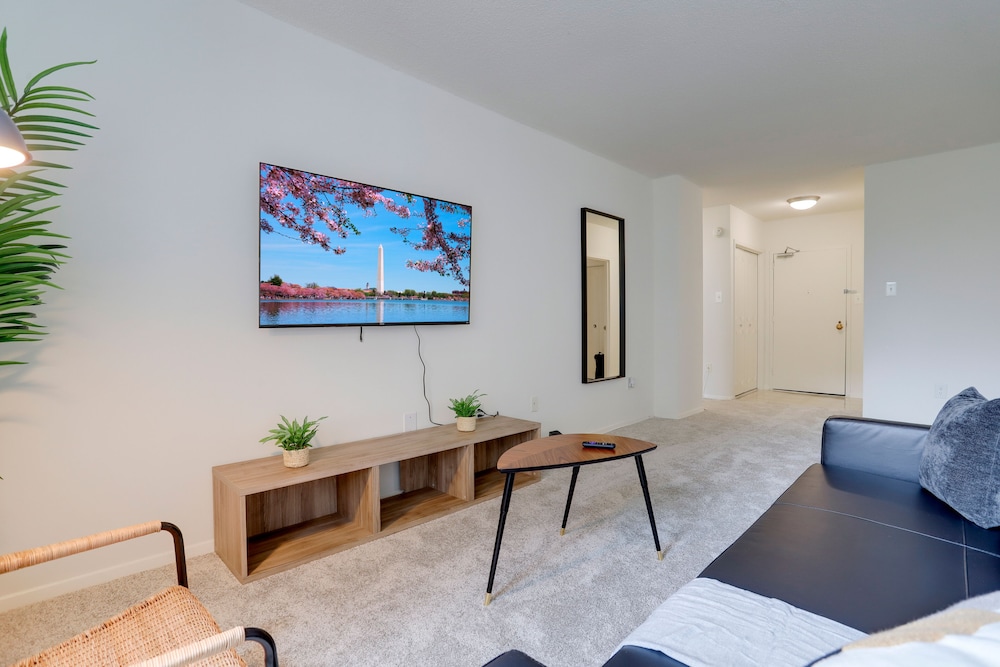 Prime Crystal City Apartments