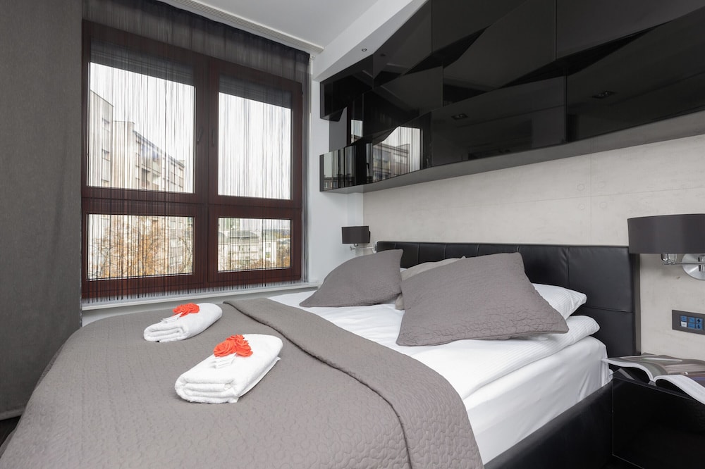 Warsaw Riverside Apartment by Renters view 3