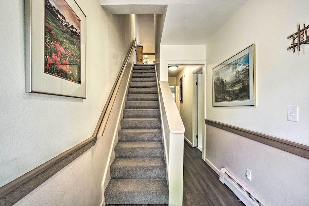Cozy Condo on Fall River - 1 Mile to Rmnp Gate! - Property Image 2