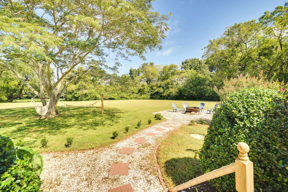 Bungalow w/ Large Yard: 8 Mi to Cape Charles Beach