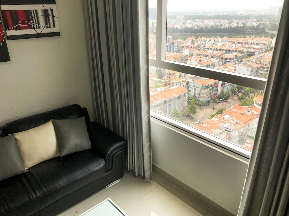 Sunrise City 2BR SW Pool 20th