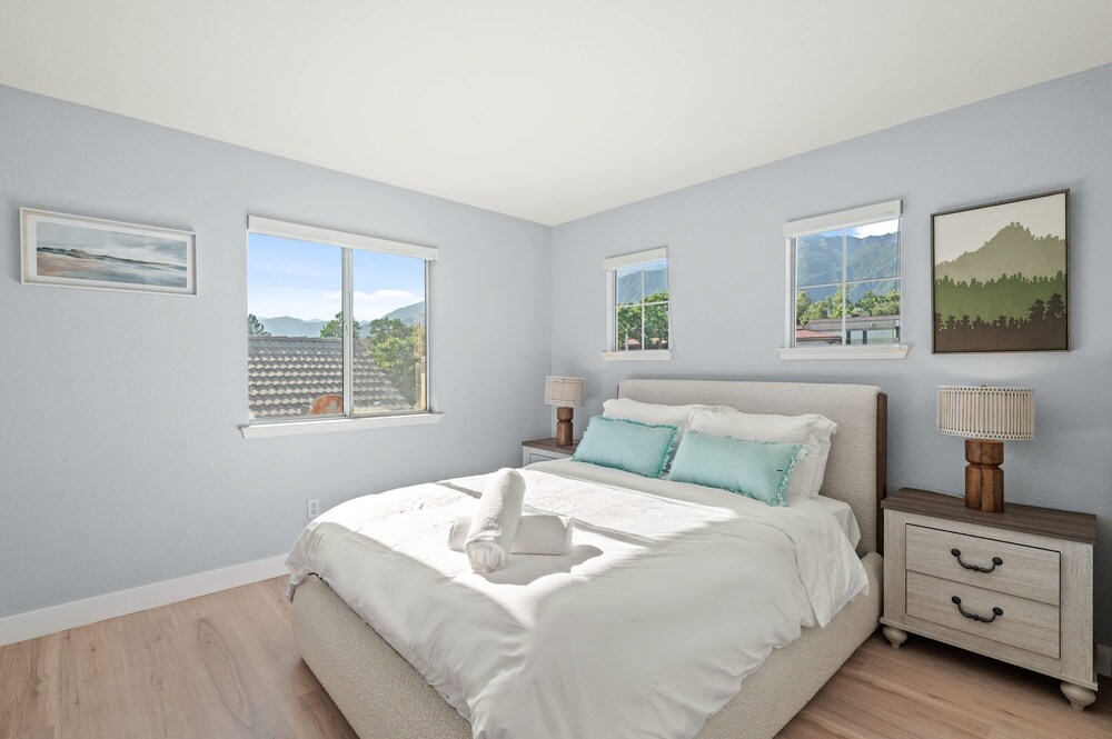 Bright Designer Home w Pool Near Everything