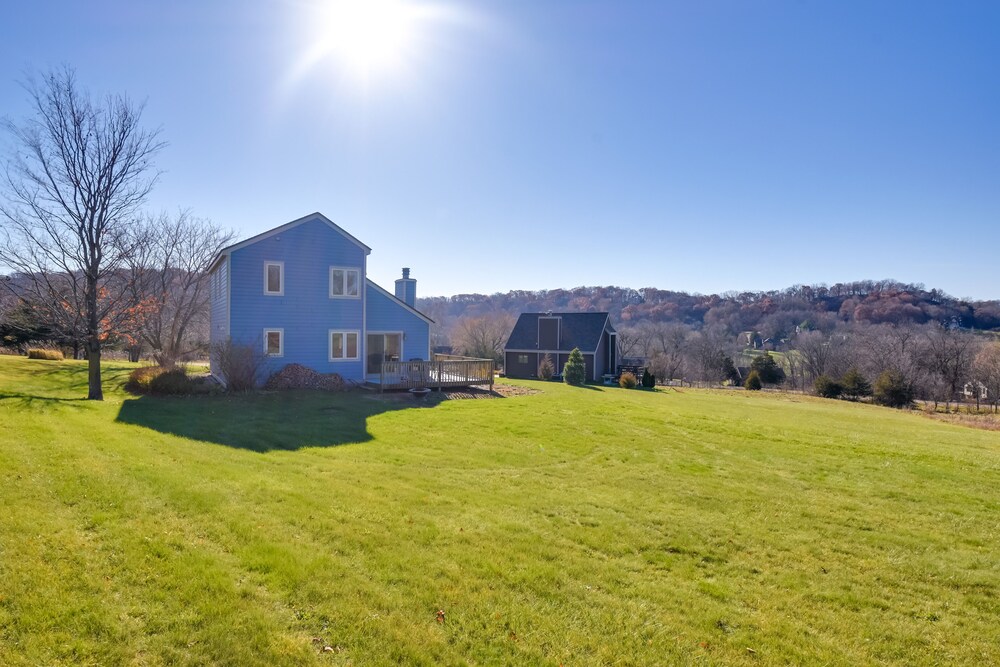 Cozy Illinois Abode w/ Deck & Grill, Near Golfing! view 3