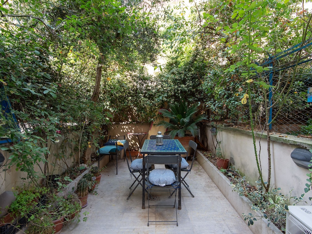 Esquilno Garden Apartment