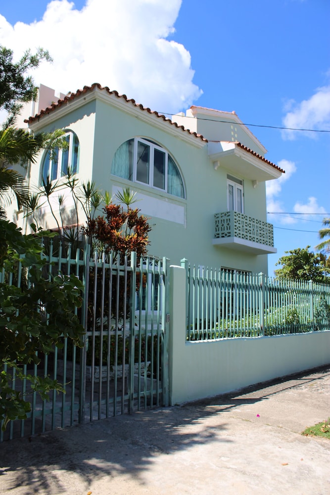 Numero Uno Beach Apartments