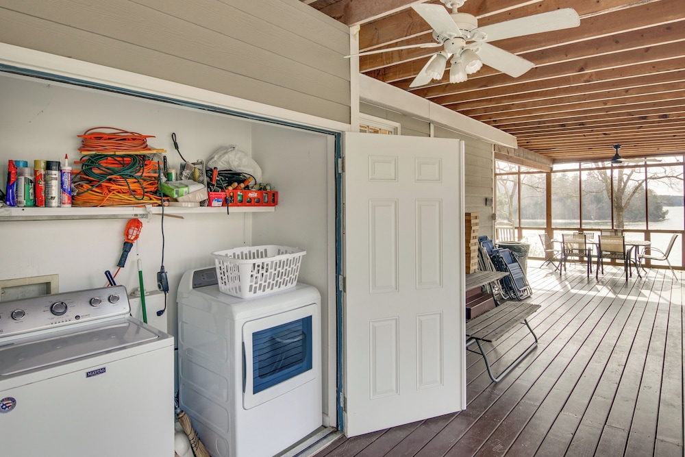 Moms Cabin on Lake Wylie w/ Private Dock!