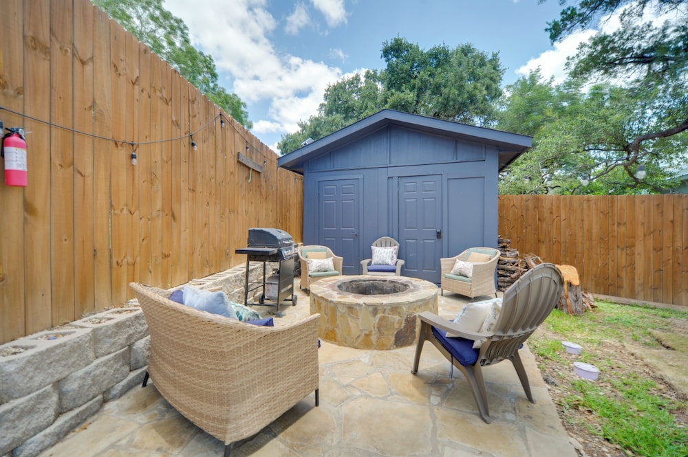 Heated Cocktail Pool & Spa: Canyon Lake Home