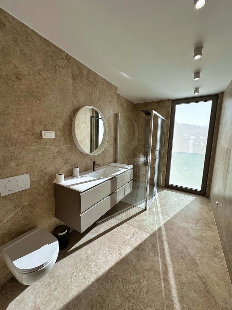 Garden Residence - Premium Castle View Apartment