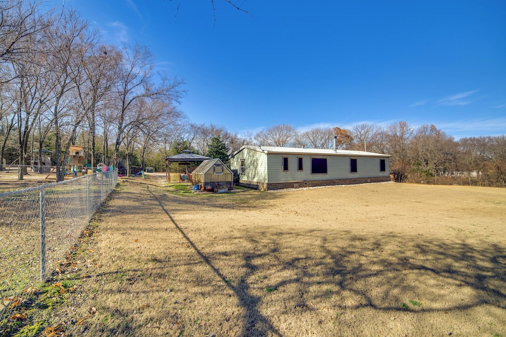 Families Welcome! Home w/ Playground in Kingston