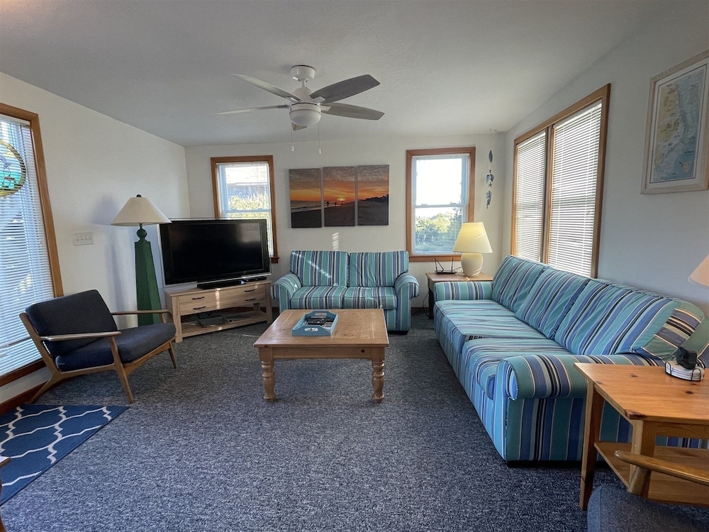 Chasing Sunsets 4 Bedroom Cottage