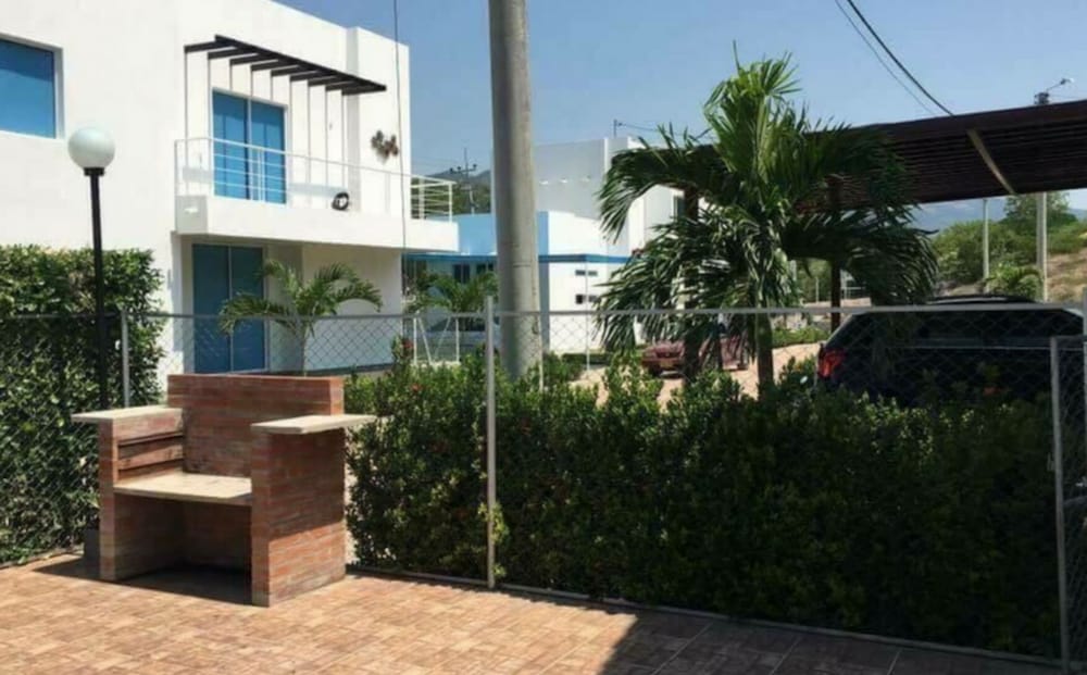 Photo 8