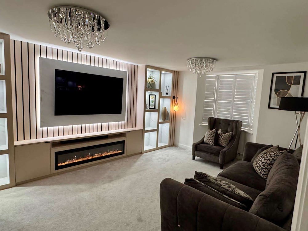 Luxurious Majestic 4 Bedroom- Free Parking
