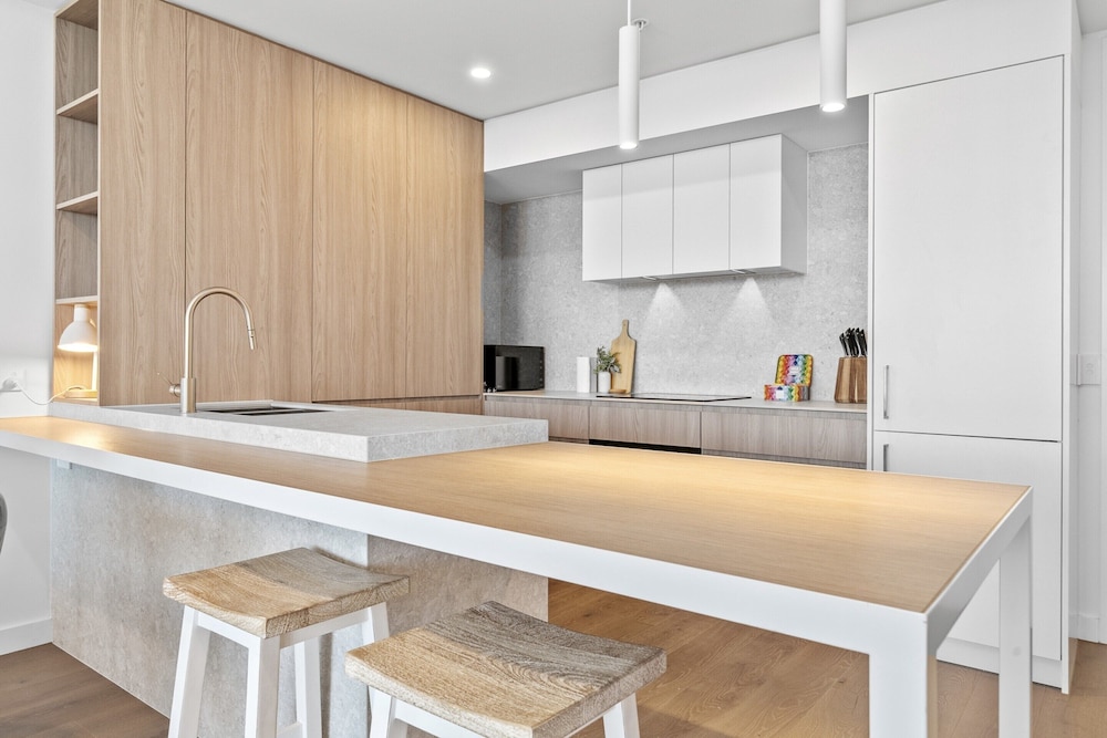 Stylish 2-bed Unit With Views & Rooftop Access