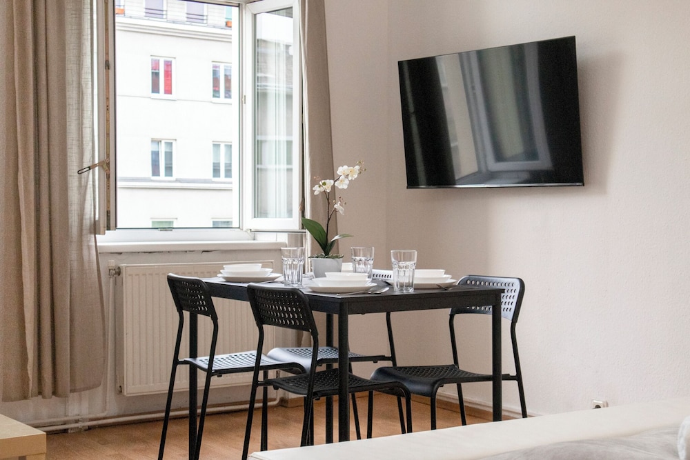 Bright 2BR Apt Perfect Long Stay
