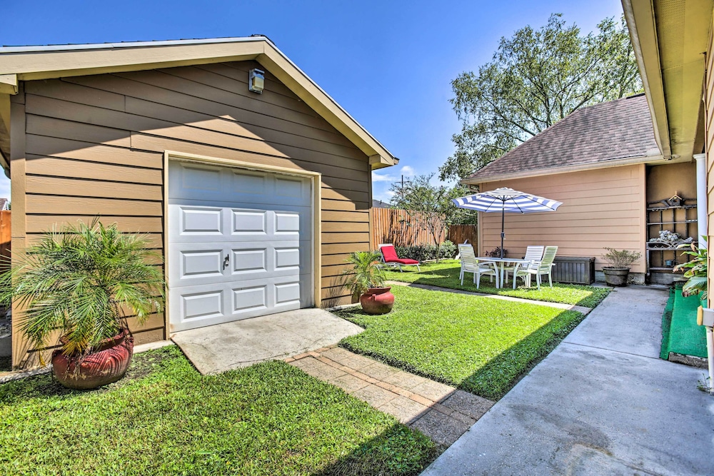5 Mi to Bourbon Street: Nola Home w/ Fenced Yard!