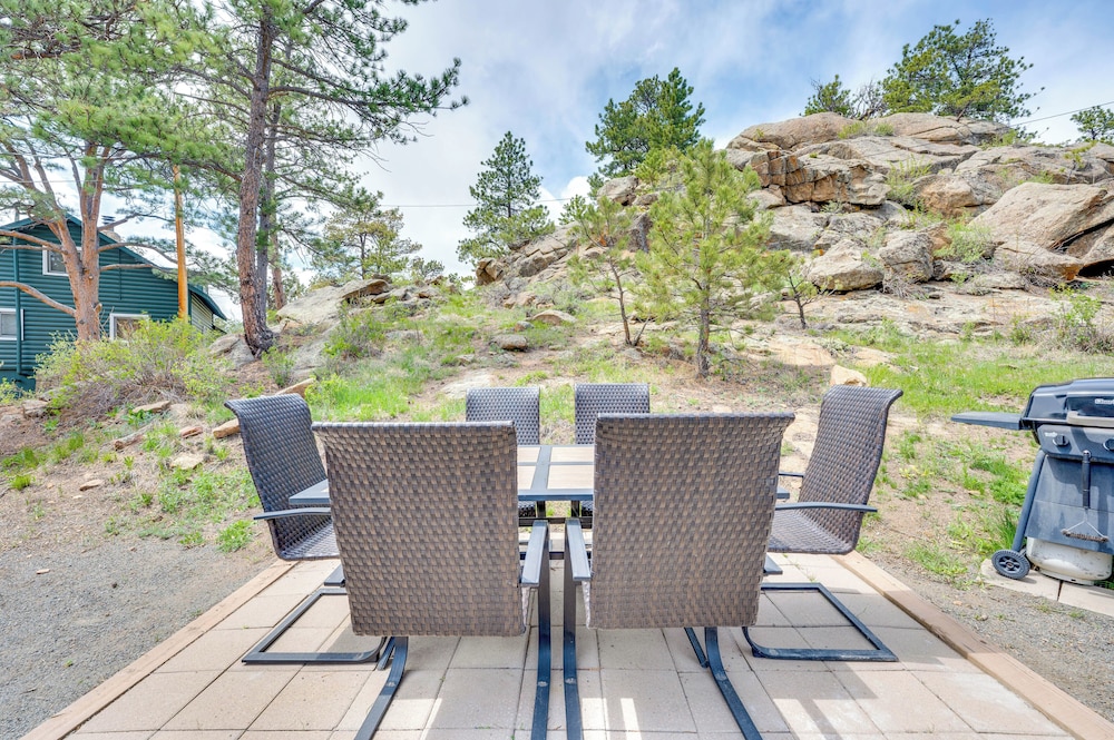 Steps to Estes Lake: Mtn-view Hideaway w/ Hot Tub!