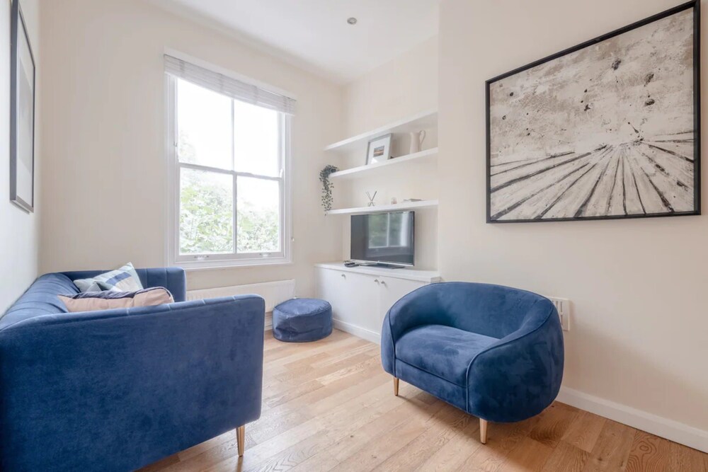 Lovely 2 Bedroom Apartment With Great Transport Links