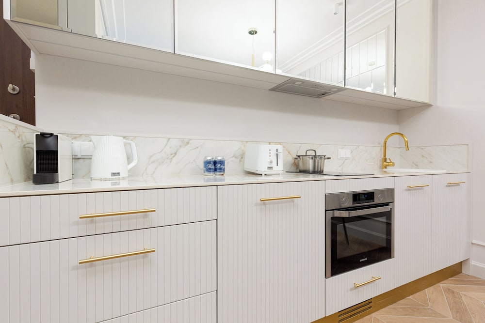 Mennica Azurite by Renters Prestige view 2