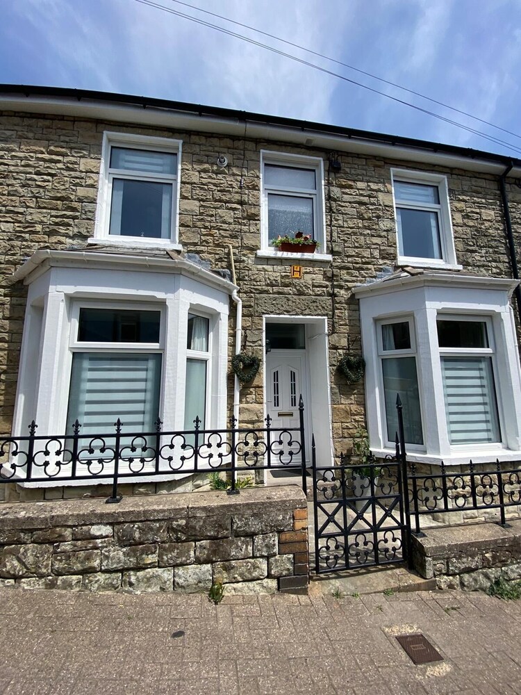 Lovely 3-bed House in Bridgend 7min From Porthcawl