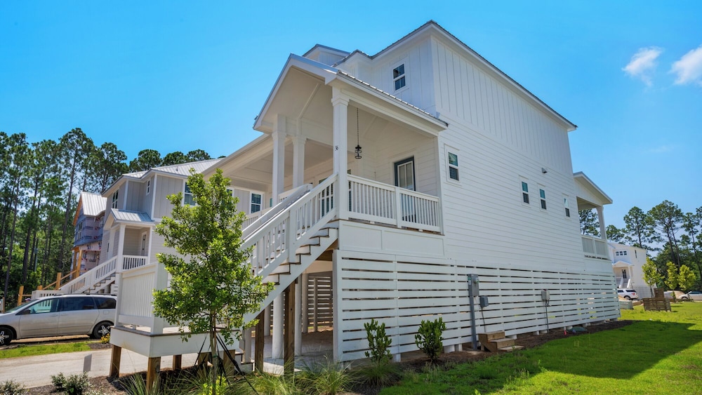 1-minute to the Boat Launch, Boat Parking Under Home, An Experience For Less view 2