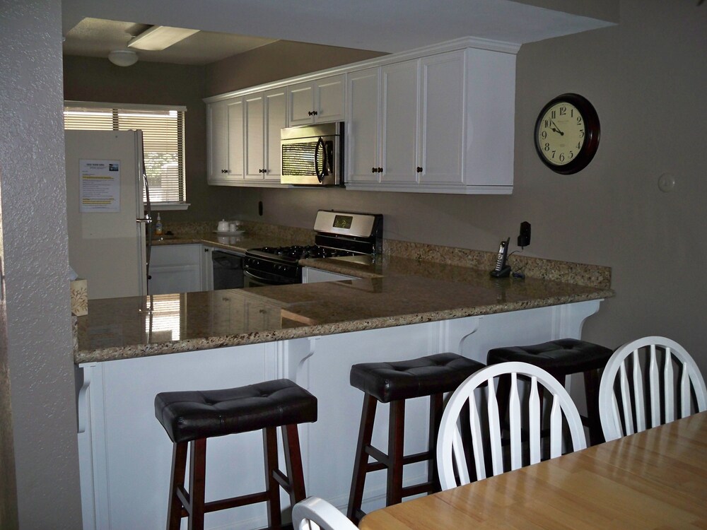 118 Pismo Shores 2 Bedroom Condo by Redawning view 4