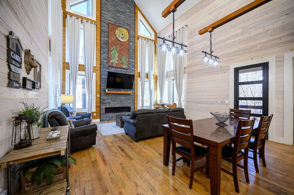 Stardust Hollow Cabin for 14