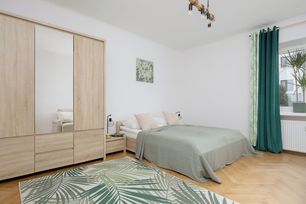 Apartment Near the Old Town by Renters