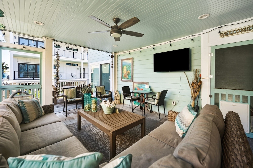 Santorelli's Seaside Serenety 4 Bedroom Home