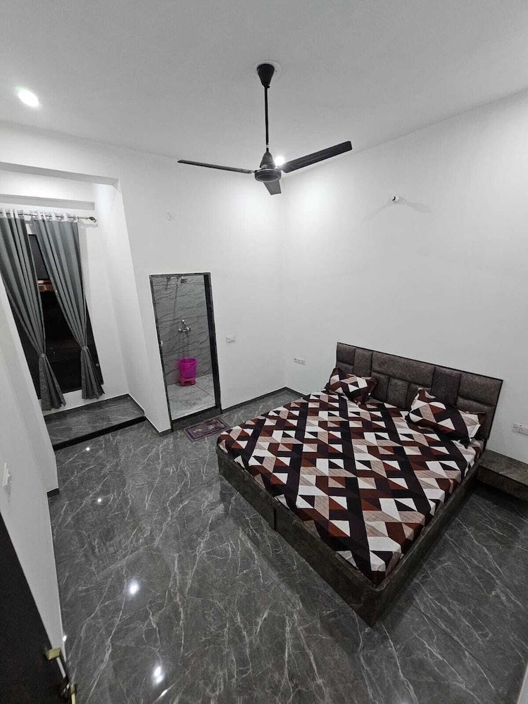 Hotel Virat palace