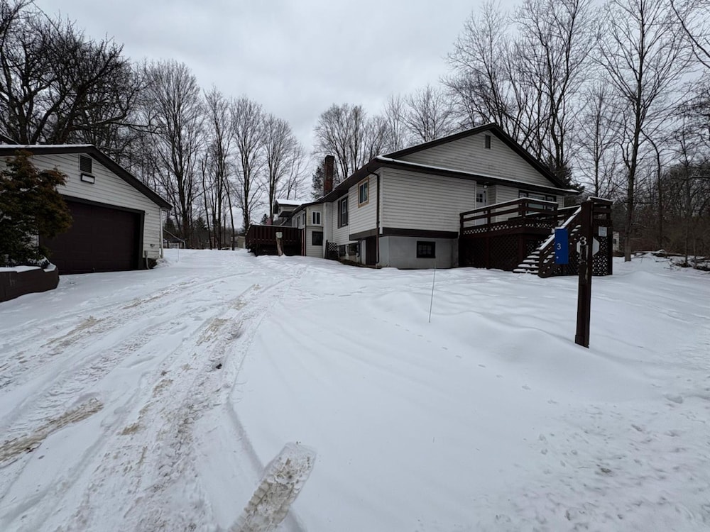 Budget-friendly Home Sleeps 16 Wifi Close to Minyan